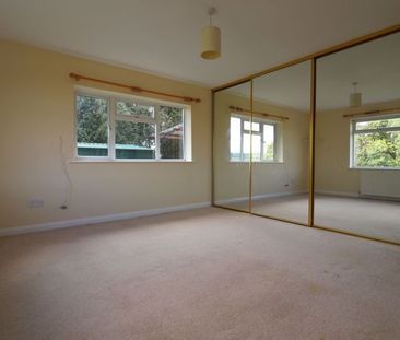 The Rudge, Gloucester - Photo 1