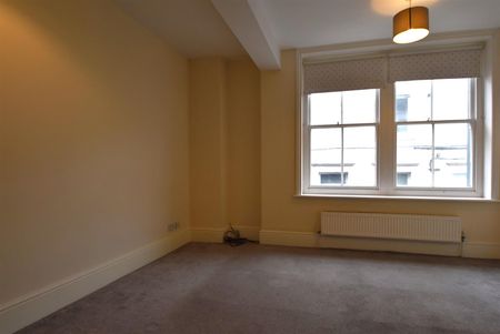 2 Bed Flat - Conversion - Photo 2