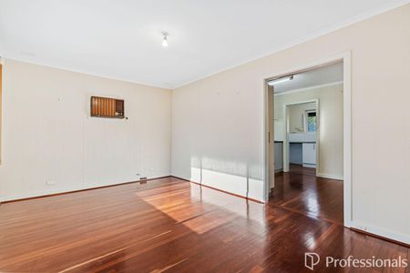 NEAT AS A PIN & IN GREAT HANDY LOCATION! - Photo 2