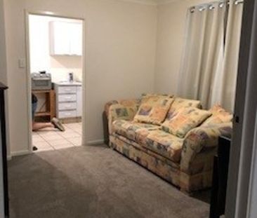 FULLY FURNISHED ONE BEDROOM GRANNY FLAT - Photo 4
