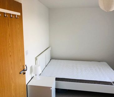 Room in a Shared House, Cotton Close, CR4 - Photo 4