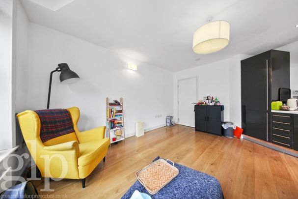 1 Bedroom Flat, Great Marlborough Street, London, Greater London, Soho, W1F - Photo 1