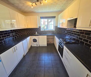 Semi detached house to rent - Photo 5