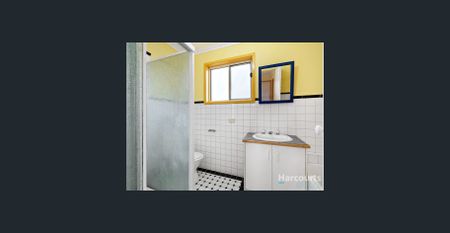 Charming 3-Bedroom Townhouse in Epping - Photo 2