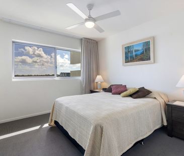 North facing with wide water views - Photo 3