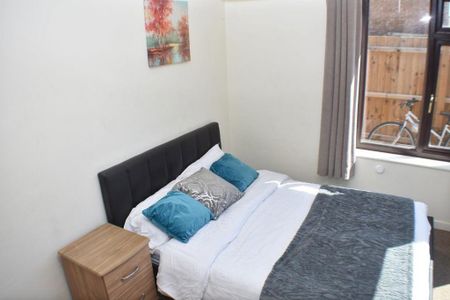 1 bedroom in a house share to rent - Photo 5