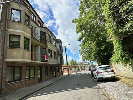 Gerenoveerd appartement met twee slaapkamers - Photo 3