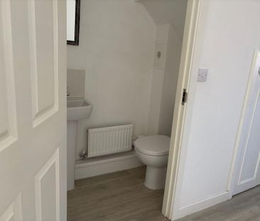 3 bedroom terraced house to rent - Photo 2