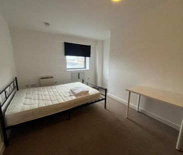 3 bedroom flat to rent - Photo 4