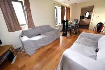 5 bedroom Flat in Flat 2, 49a Kirkstall Lane - Photo 1