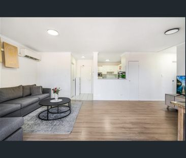 FIRST FLOOR APARTMENT WITH A DOUBLE LOCK UP GARAGE - Photo 1