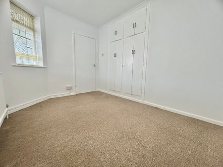 2 bedroom semi-detached bungalow to rent - Photo 3