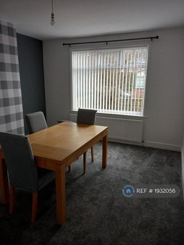 3 bedroom semi-detached house to rent - Photo 2