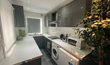 Recently renovated 5 Bed Student House - Photo 4