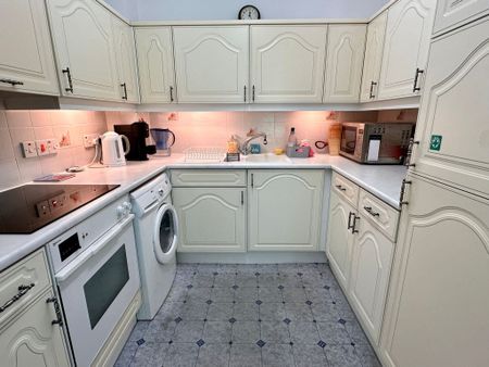 2 bed retirement property to rent in Canford Cliffs Road, Poole, BH13 - Photo 5