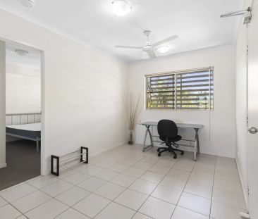 Unfurnished apartment close to the CBD. - Photo 4