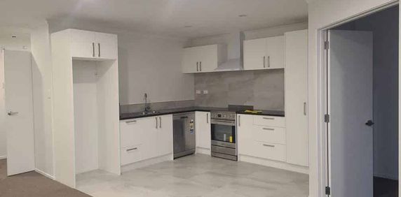 Large Townhouse - Photo 2