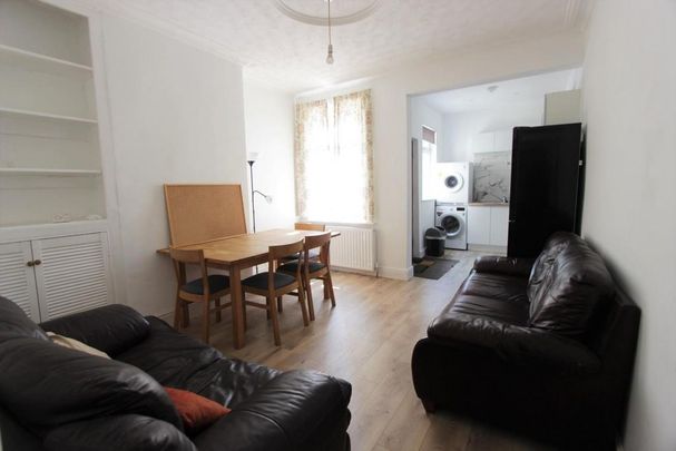 4 bedroom terraced house to rent - Photo 1