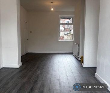3 bedroom end of terrace house to rent - Photo 2