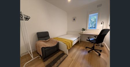 Sun-Drenched & Spacious Home in the Heart of Crows Nest! - Photo 4