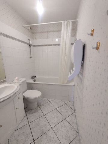 Location Appartement 1 pièce 28m² MONT DE MARSAN 40000 - Photo 2