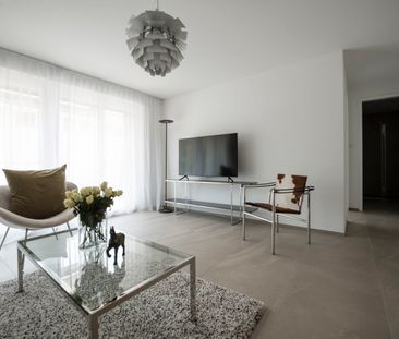 Helle, möblierte 2.5-Zimmer-Wohnung mit zwei Balkonen in Zürich Wie... - Photo 2