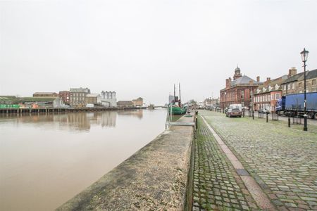 South Quay, Great Yarmouth - Photo 2