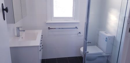 WEST TAMWORTH - Lovely Renovated Three Bedroom Home - Photo 2