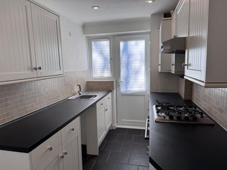 Rushdean Road, Rochester - Photo 4