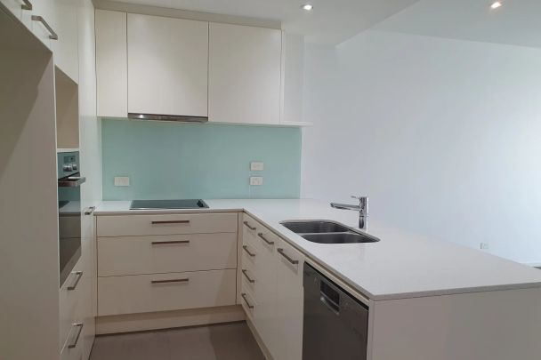 LUXURY 3-BEDROOM APARTMENT, WALKING DISTANCE TO WESTFIELD SHOPPING CENTRE WEST LAKES - Photo 1