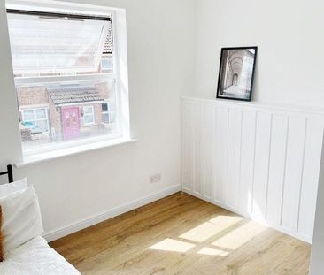 1 bedroom in a flat share to rent - Photo 3