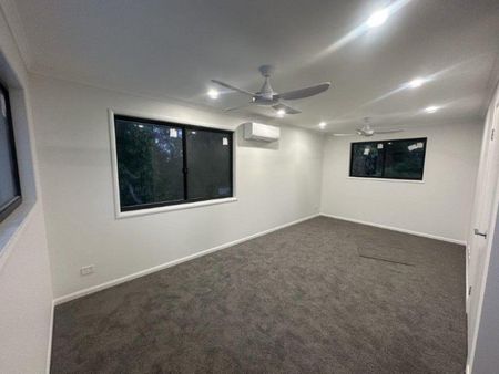 BRAND NEW 3 BEDROOM HOME WITH 2 LIVING AREAS - Photo 2