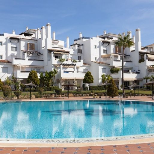 3 Bedroom Apartment For Rent in San Pedro de Alcántara, Málaga - Photo 1