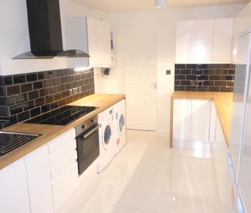 6 bedroom semi-detached house to rent - Photo 1