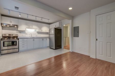 For Lease - 5A Old Mill Drive, Toronto, Ontario - Photo 5