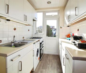 3 bedroom semi-detached house to rent - Photo 5