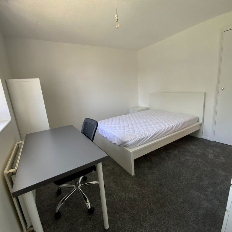 75, Croft Mead, Chichester - Photo 1