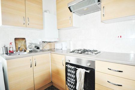 2 bedroom flat to rent - Photo 4