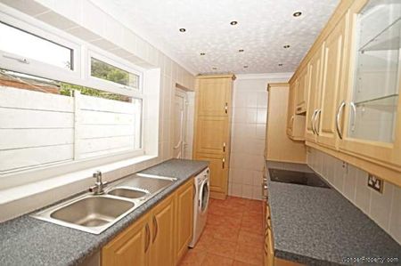 3 bedroom property to rent in Bolton - Photo 3