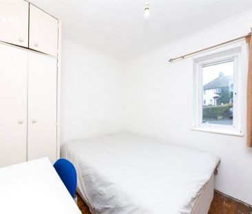 6 bedroom semi-detached house to rent - Photo 2