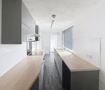 2 bedroom terraced house to rent - Photo 3