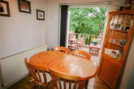 4 Bed Detached House, Warren Close, SO16 - Photo 2