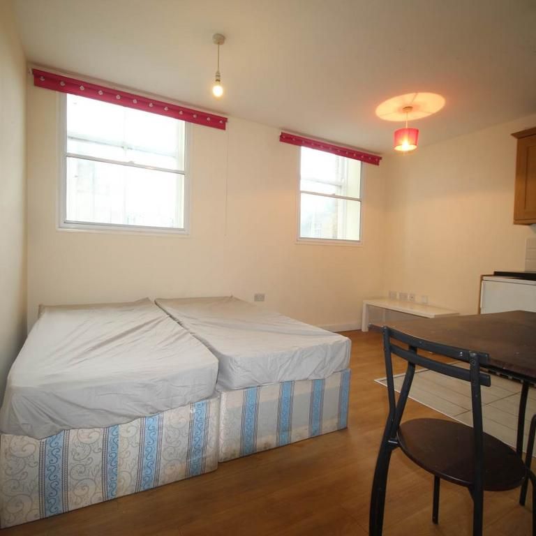 Studio to rent - Photo 1