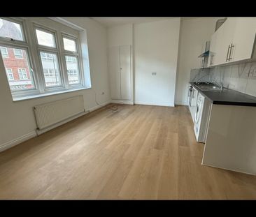 2 Bed Flat, Green Lanes, N13 - Photo 3