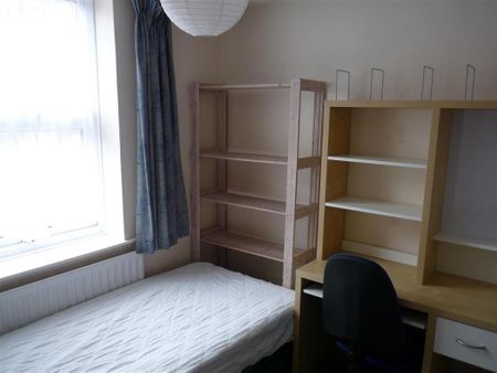 4 bedroom private hall to rent - Photo 3