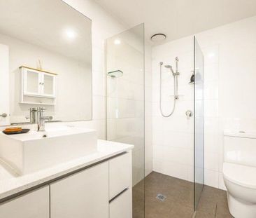 Available 19 December - Photo 3