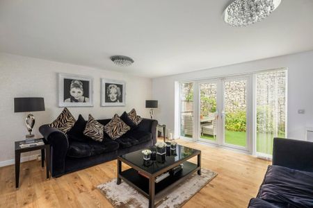 3 Bedroom Townhouse - Photo 3