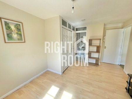 Room 5, Garnet Walk, Beckton, London E6 - Photo 3
