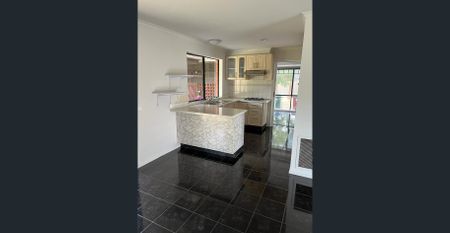 SPACIOUS 3 BEDROOM HOME IN A CENTRAL LOCATION IN NARRE WARREN SOUTH! - Photo 5