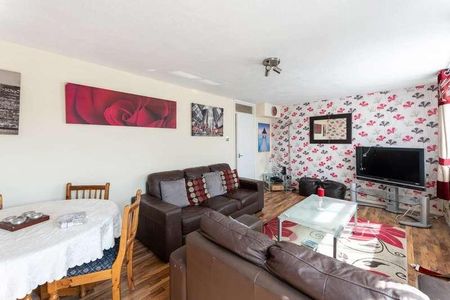 Wessex Close, Kingston, KT1 - Photo 2